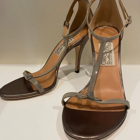 Salvatore Ferragamo Bilis elegant metallic highheel t-strap sandals size 8 italy